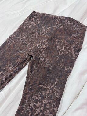 NWT lululemon Align™ HR Pant 25"
LEOPARD MAX Brown Multi 8